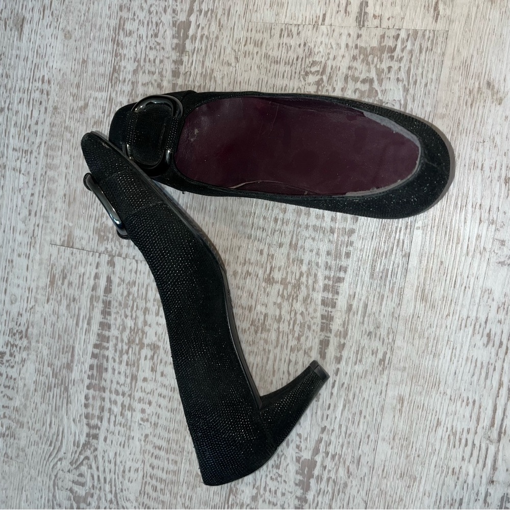 Stuart Weitzman Black Textured Heels with Buckle Design Size 8.5 - Picture 3 of 5
